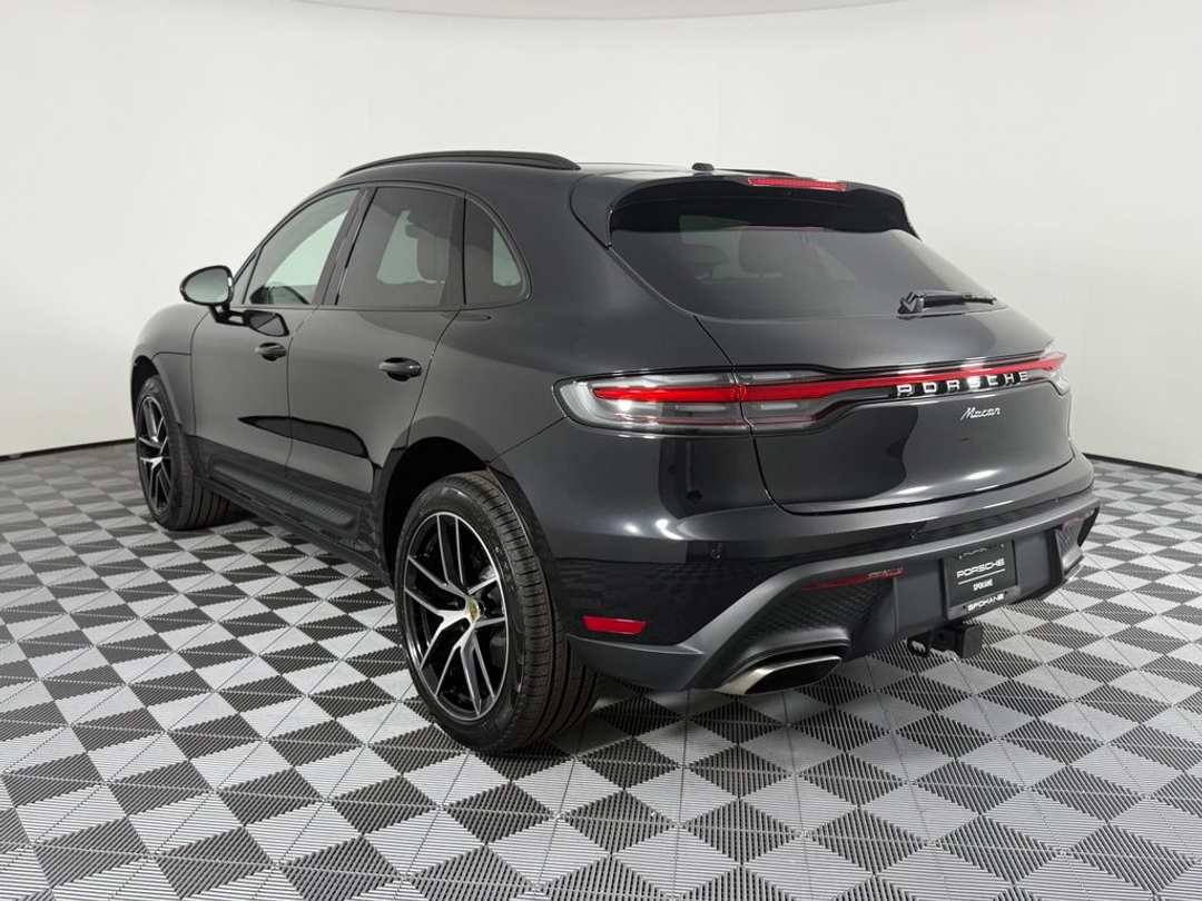 2026 Porsche Macan - Image 3