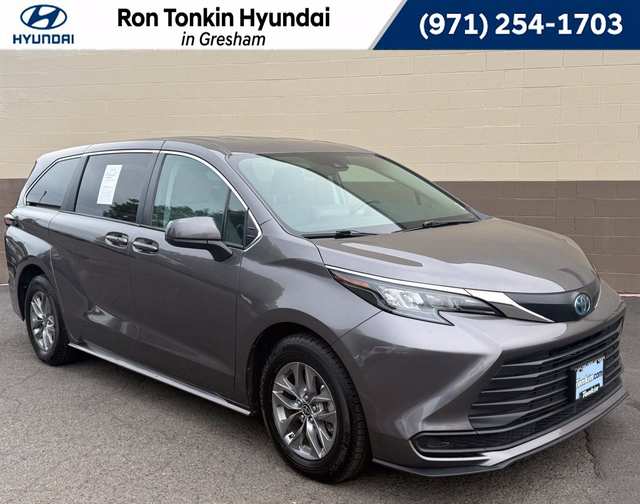 2024 Toyota Sienna LE