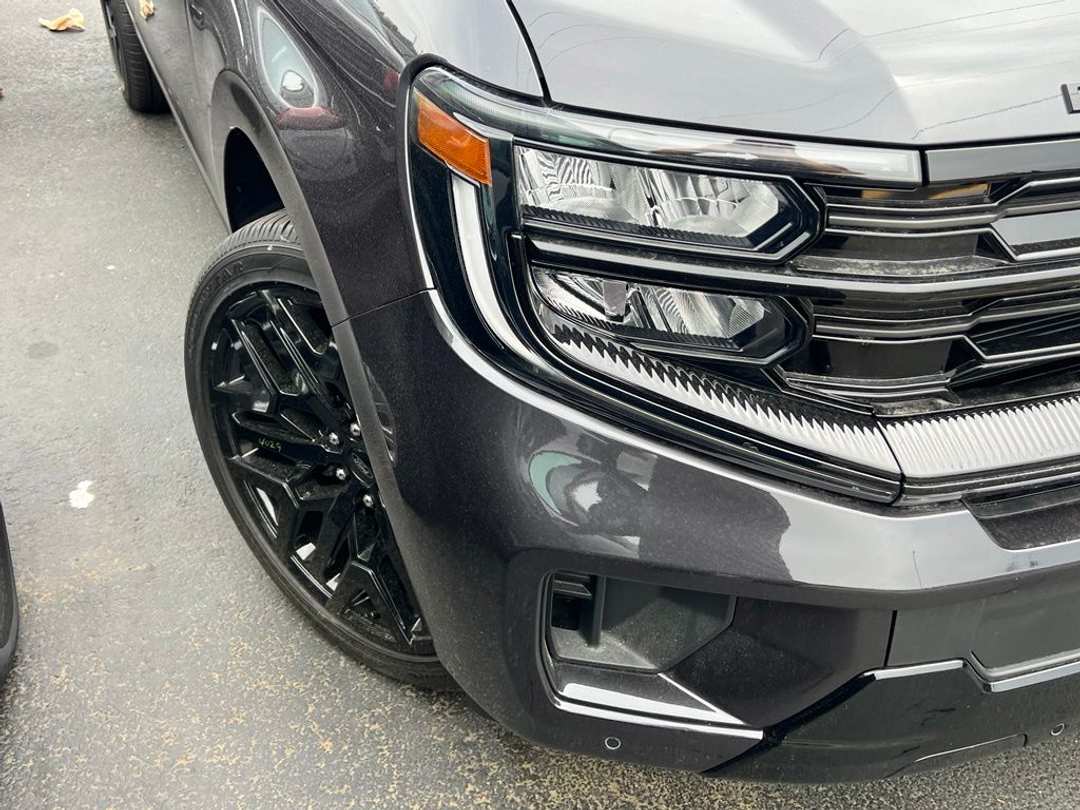 2026 Ford Expedition Platinum - Image 2
