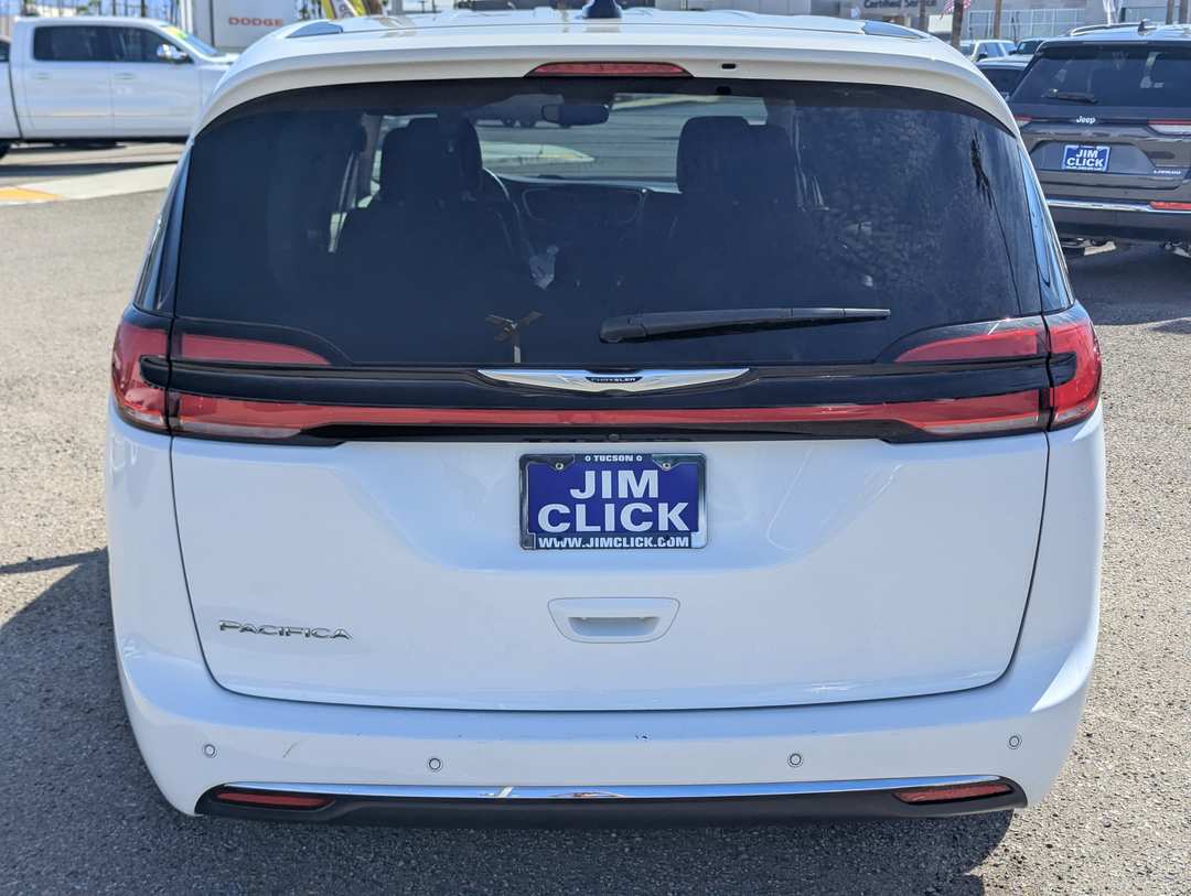 2024 Chrysler Pacifica Touring L - Image 3