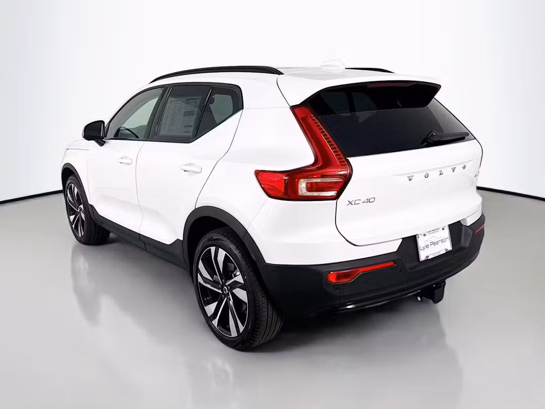 2026 Volvo Xc40 B5 Ultra - Image 3