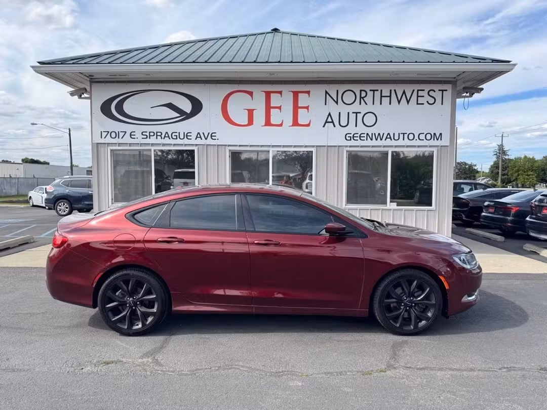 2016 Chrysler 200 S - Image 2