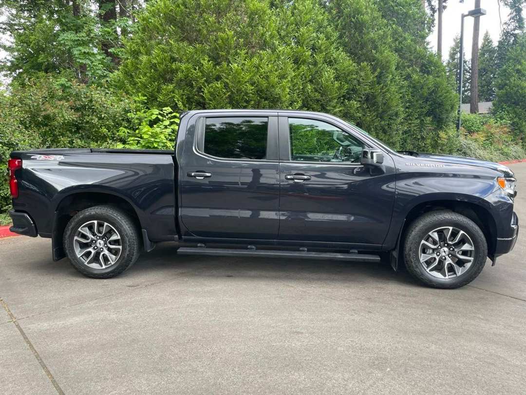 2024 Chevrolet Silverado 1500 RST - Image 3