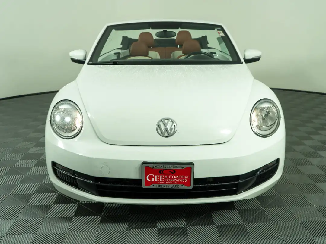 2015 Volkswagen Beetle 1.8T Classic - Image 2