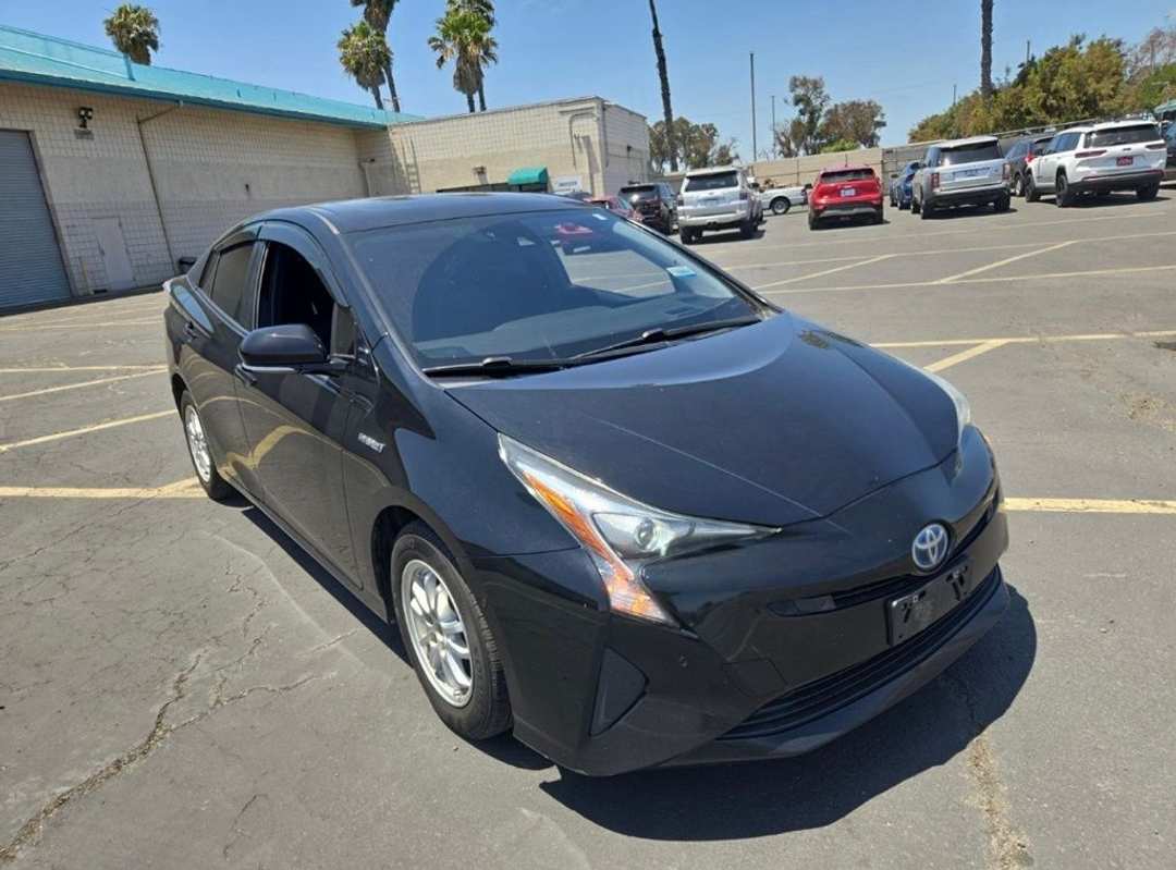 2016 Toyota Prius - Image 2