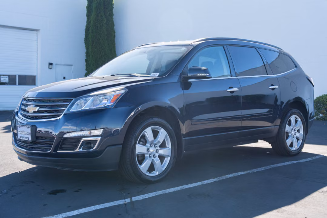 2017 Chevrolet Traverse LT - Image 3