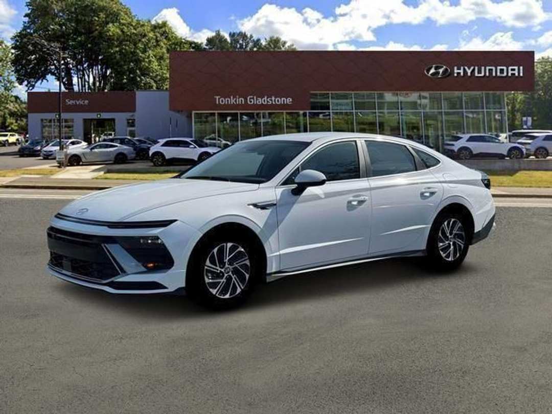 2026 Hyundai Sonata Hybrid Blue - Image 2