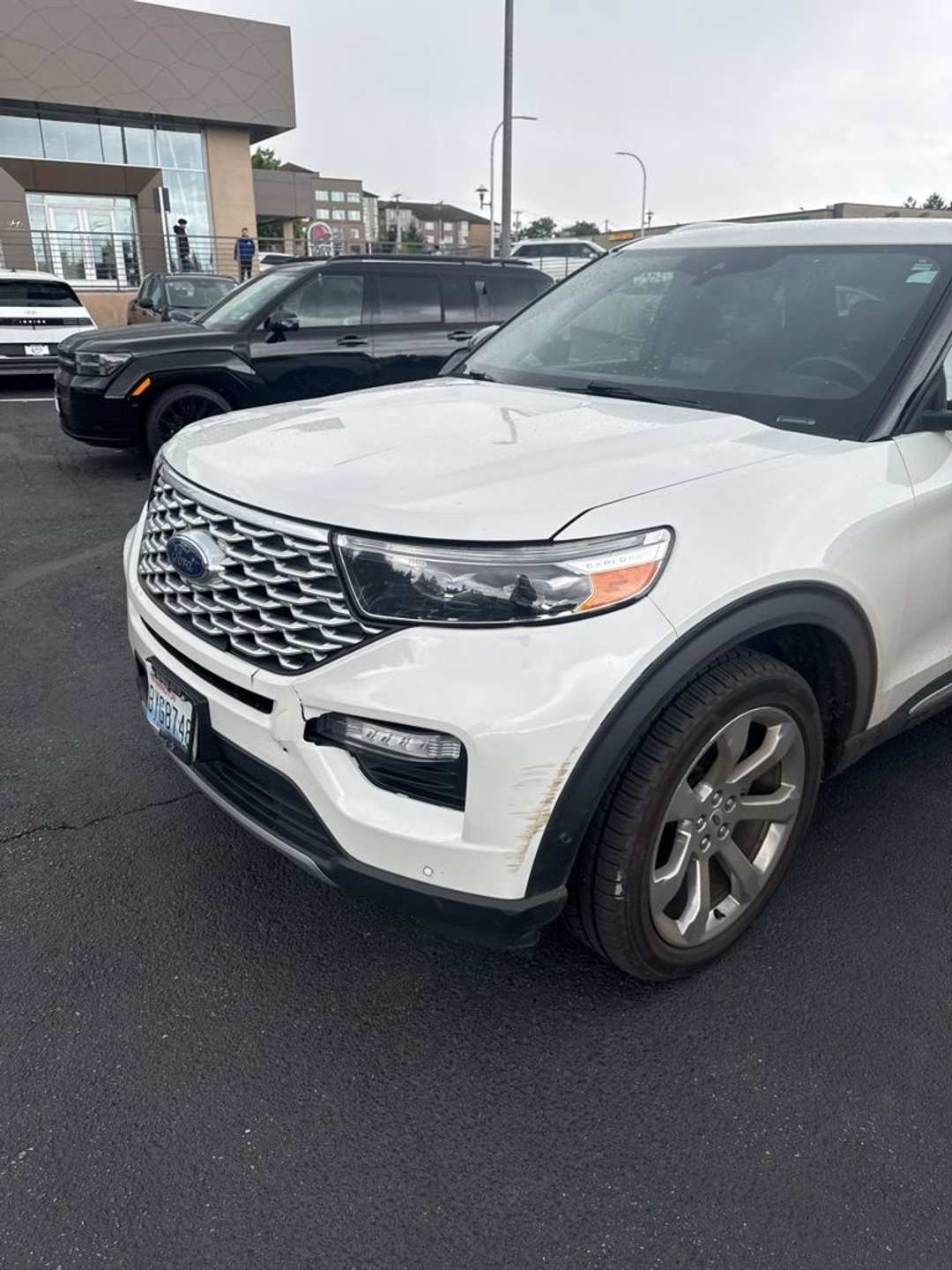 2020 Ford Explorer Platinum - Image 2