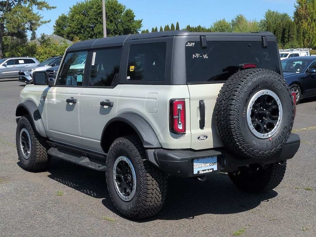 2026 Ford Bronco Badlands - Image 3