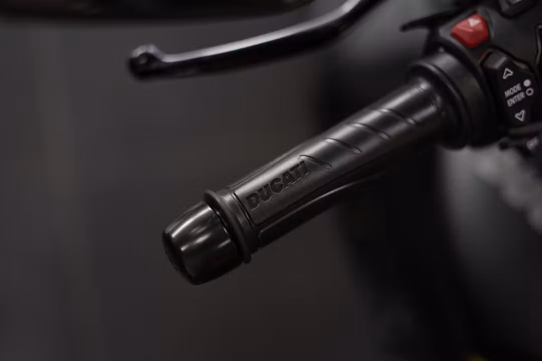 2026 Ducati Diavel V4 - Image 2