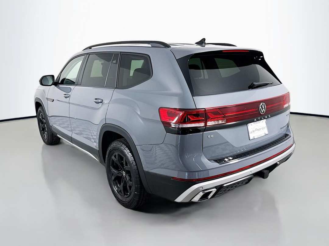 2024 Volkswagen Atlas 2.0T Peak Edition SE w/Technology - Image 3