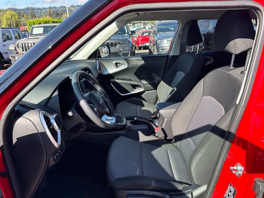 2025 Kia Soul LX - Image 3