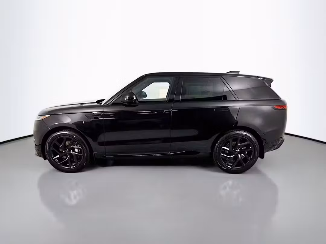 2026 Land Rover Range Rover Sport Dynamic SE - Image 2