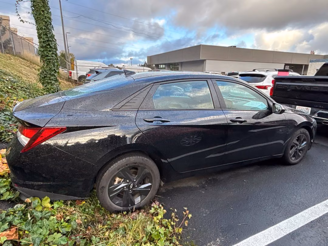 2023 Hyundai Elantra SEL - Image 3