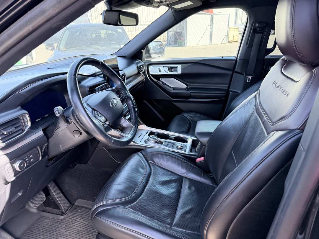 2020 Ford Explorer Platinum - Image 2