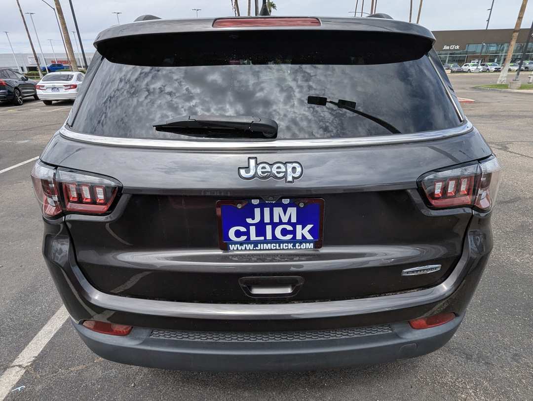 2022 Jeep Compass Latitude - Image 3