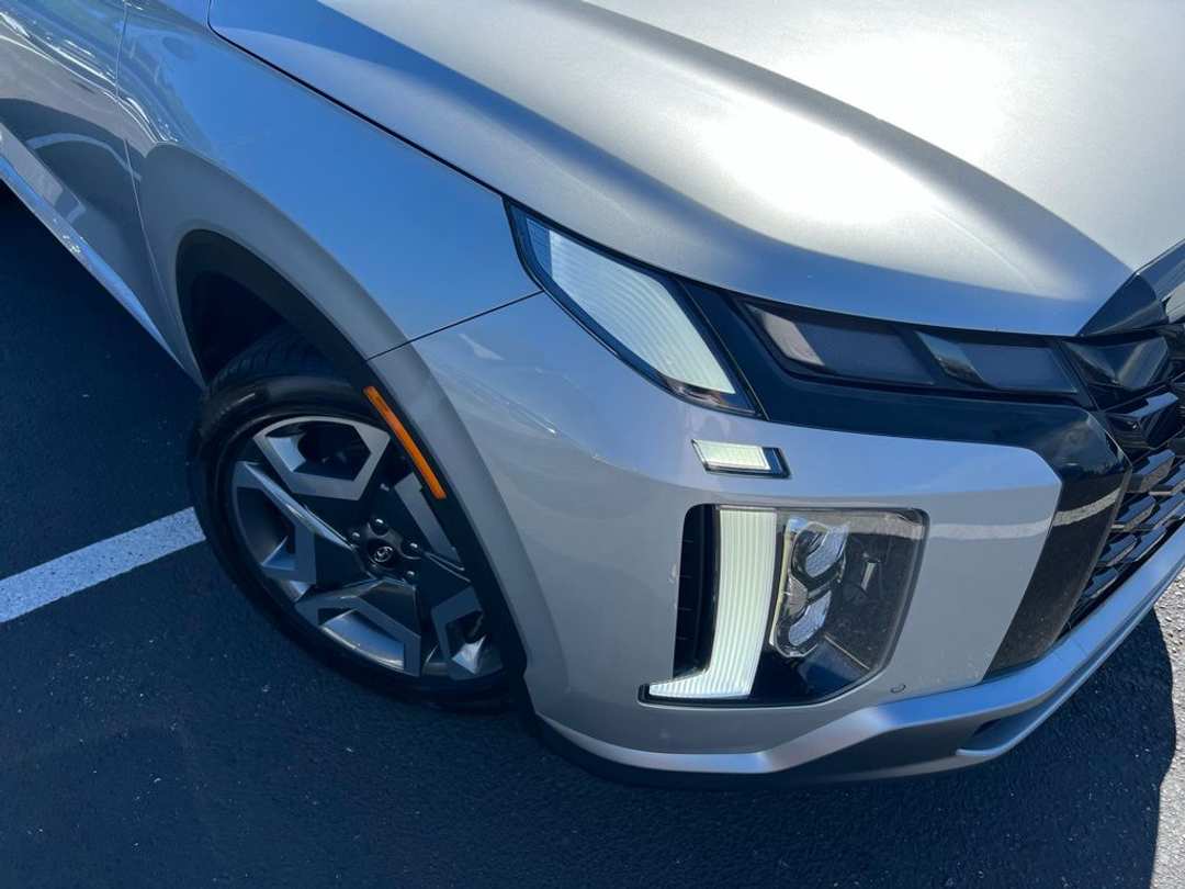 2023 Hyundai Palisade Limited - Image 2