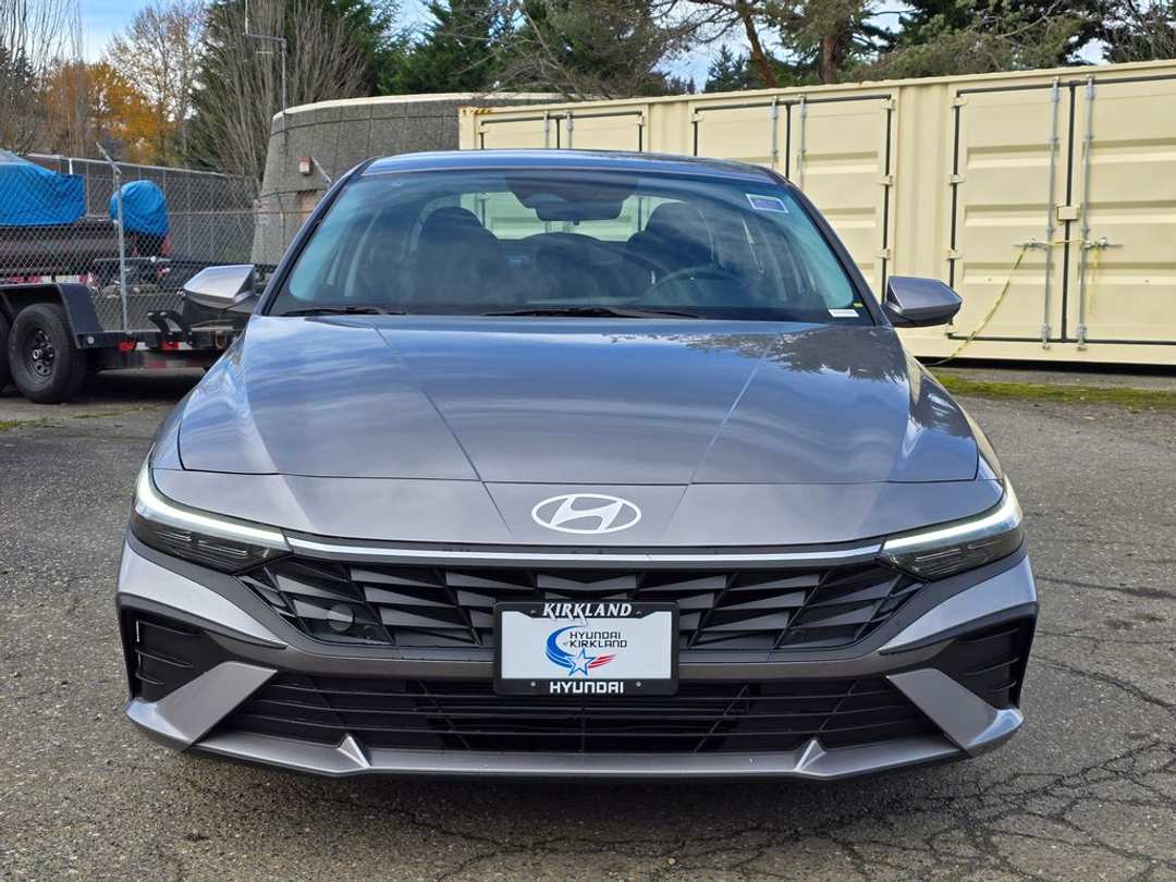 2025 Hyundai Elantra SE - Image 2