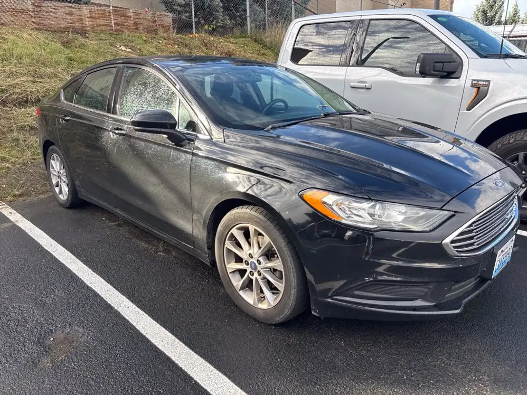 2017 Ford Fusion SE - Image 3