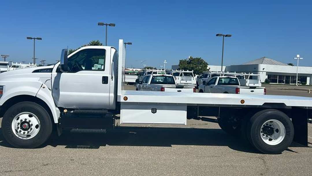 2027 Ford F-750Sd Base - Image 2