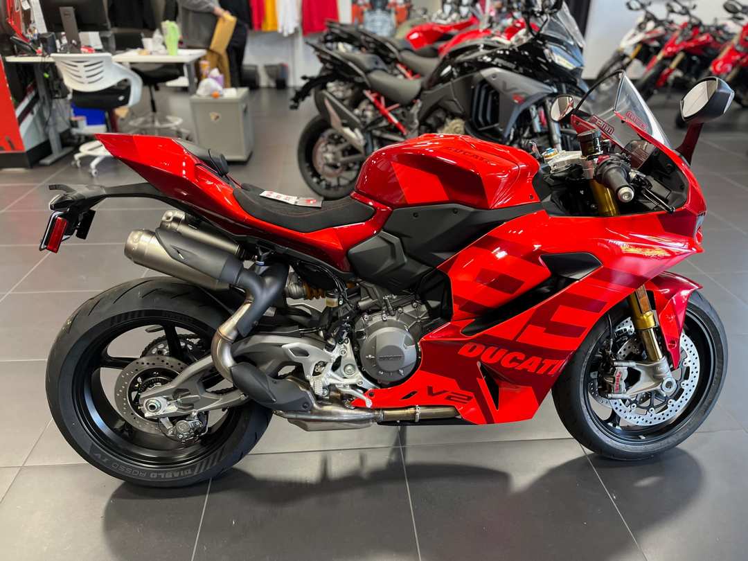 2027 Ducati Pani V2 Mm93 - Image 3