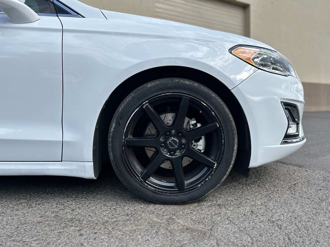 2019 Ford Fusion Titanium - Image 2