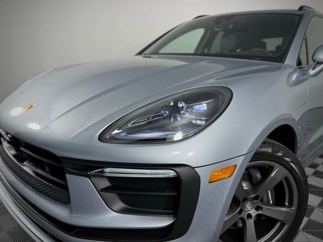 2026 Porsche Macan T - Photo 11