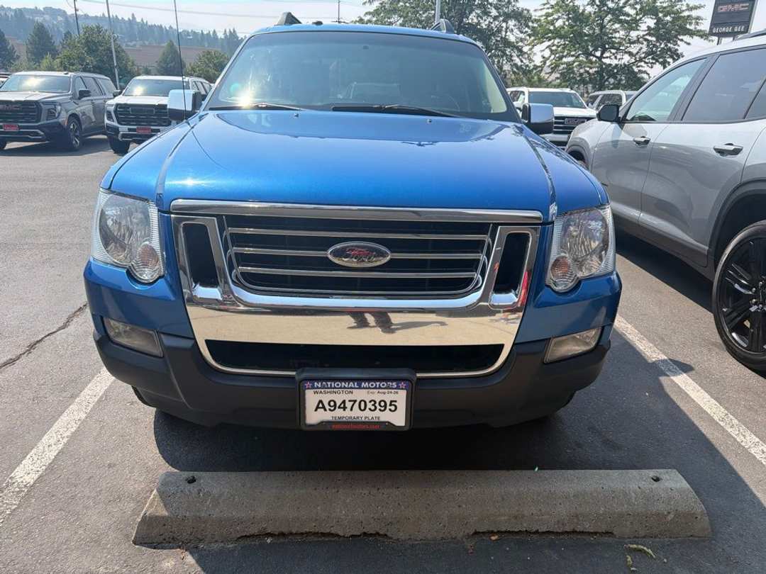2010 Ford Explorer Sport Trac XLT - Image 2