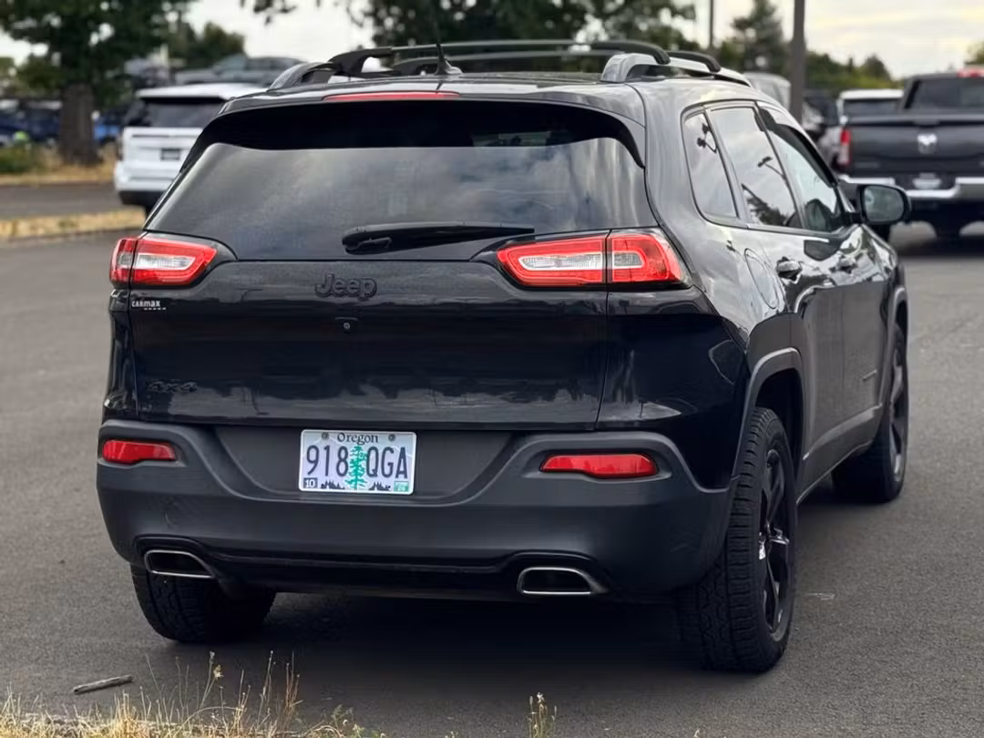 2015 Jeep Cherokee Latitude - Image 2