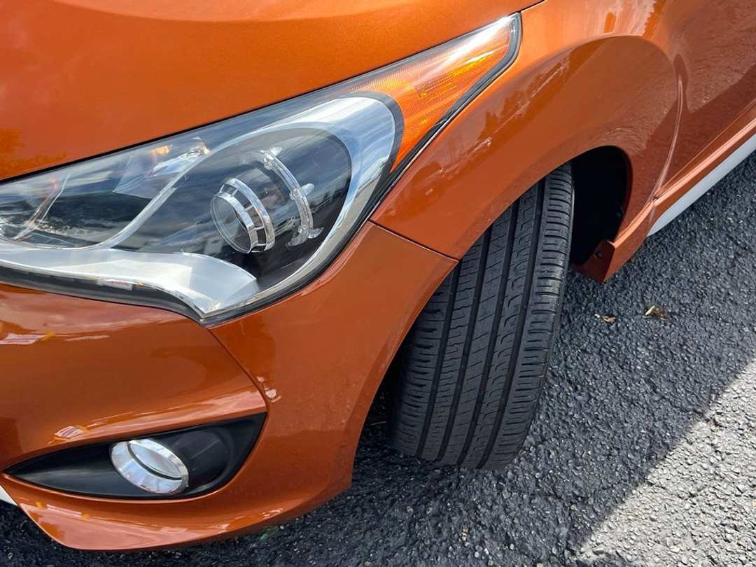 2015 Hyundai Veloster Turbo - Image 2