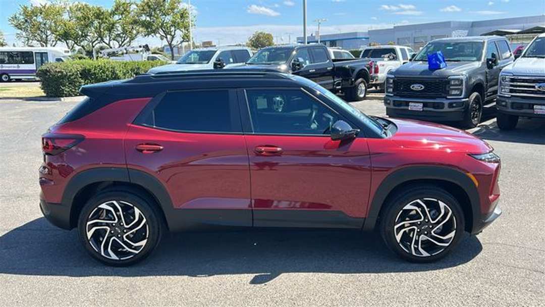 2025 Chevrolet Trailblazer RS - Image 2