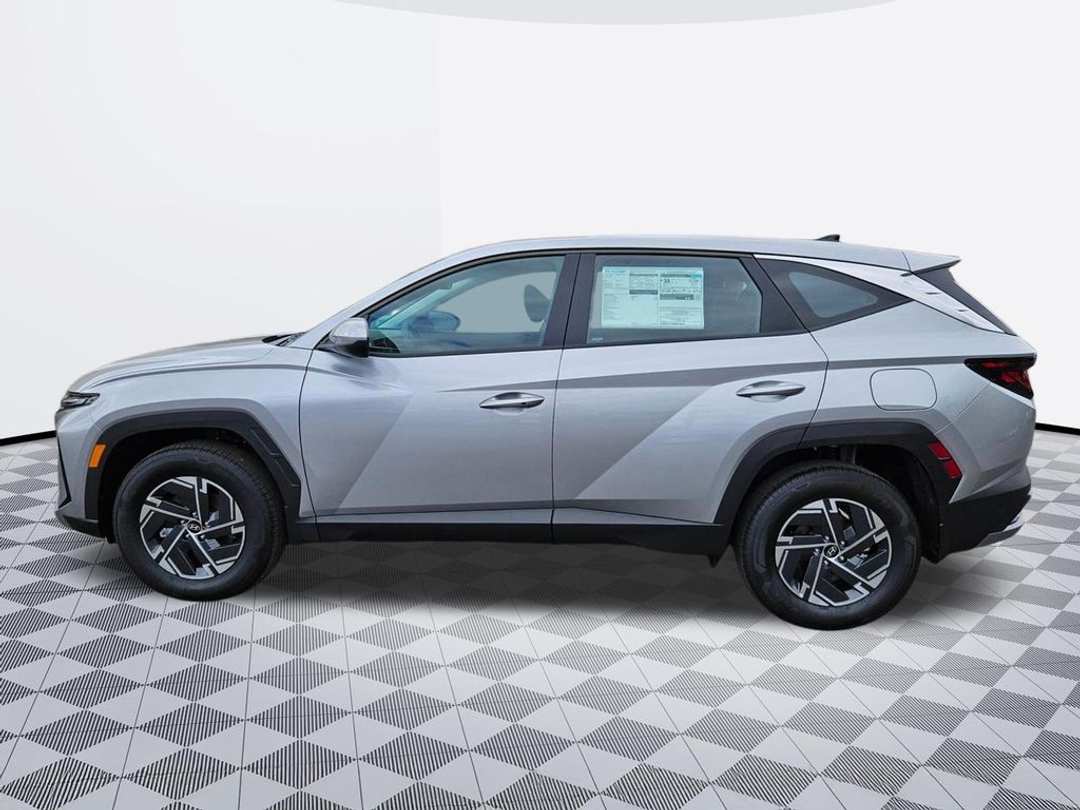 2026 Hyundai Tucson Hybrid Blue SE - Image 3
