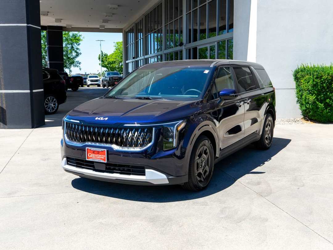 2026 Kia Carnival LXS - Image 3