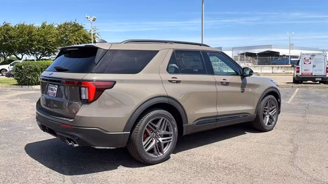 2026 Ford Explorer ST - Image 3