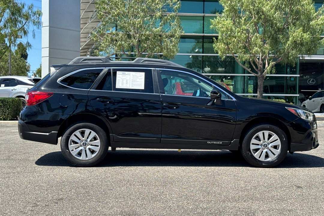 2019 Subaru Outback 2.5i Premium - Image 3