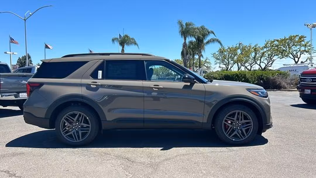 2026 Ford Explorer ST - Image 2