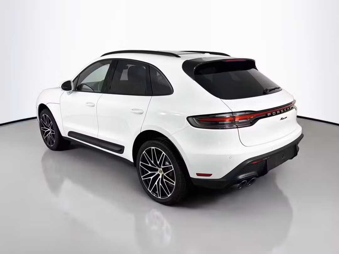 2026 Porsche Macan - Image 3