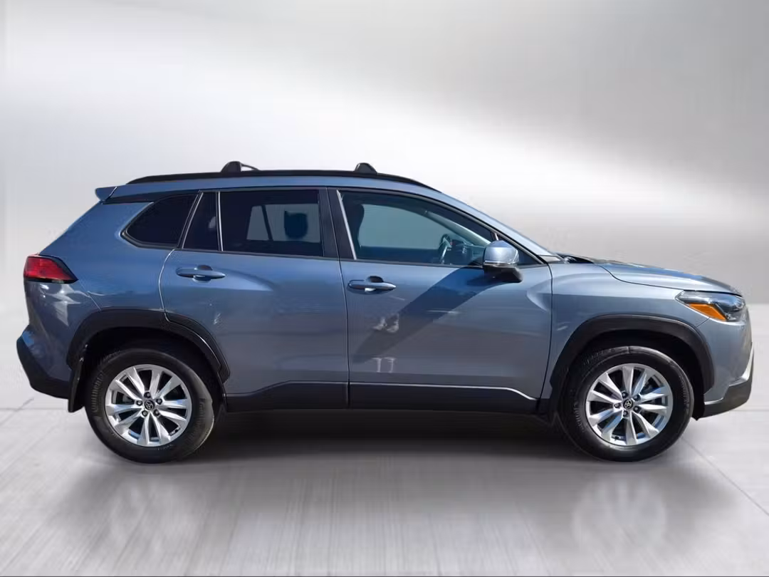 2022 Toyota Corolla Cross LE - Image 2
