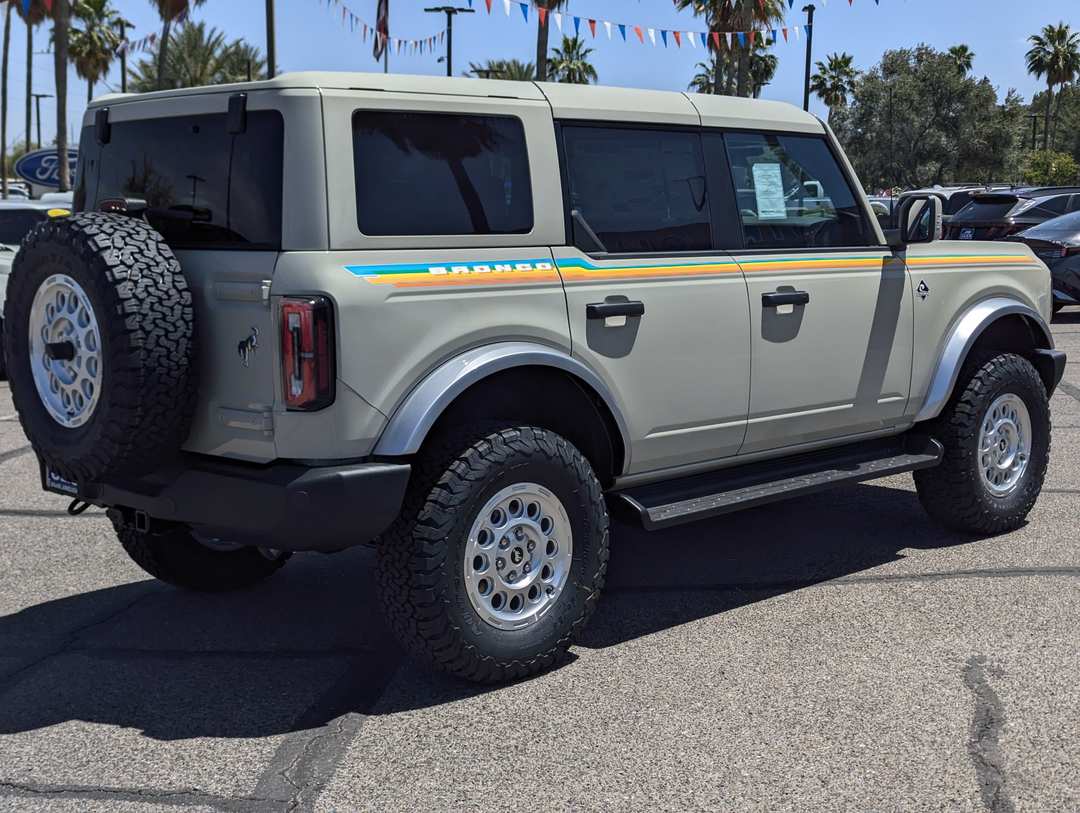 2026 Ford Bronco Outer Banks - Image 2