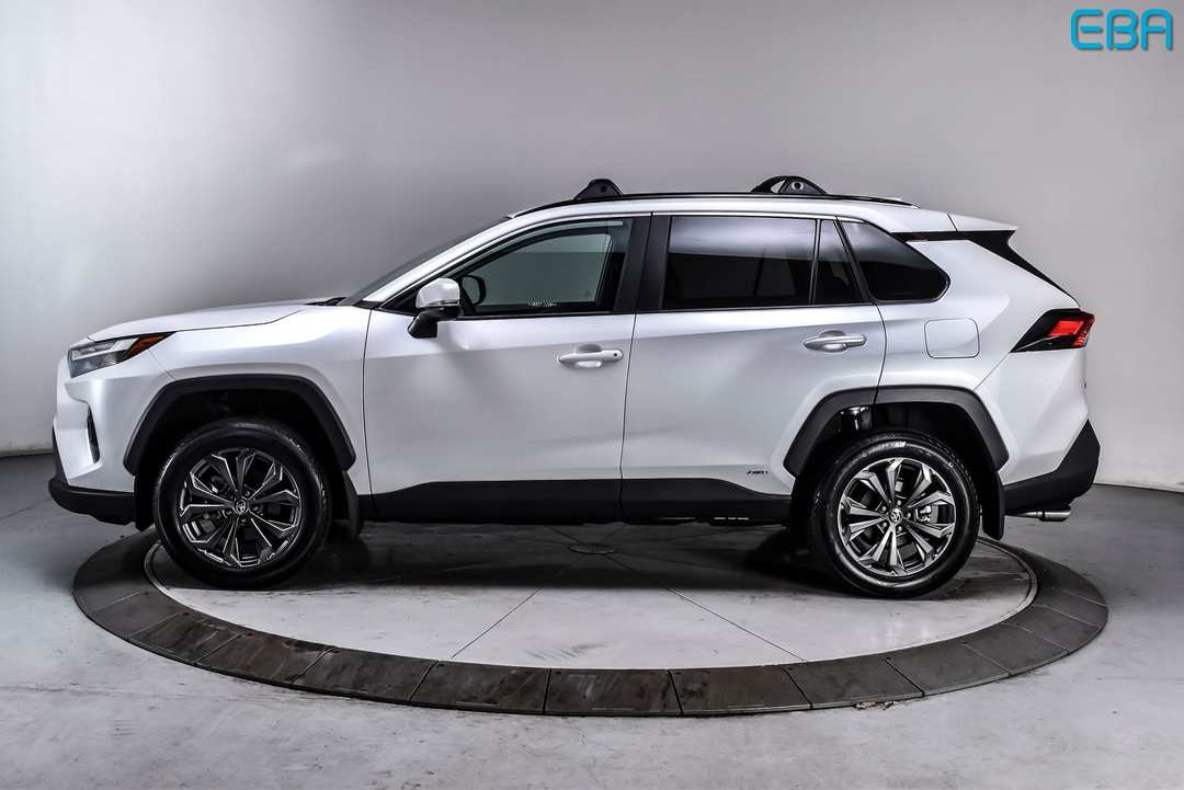2025 Toyota Rav4 Hybrid XLE Premium - Image 3