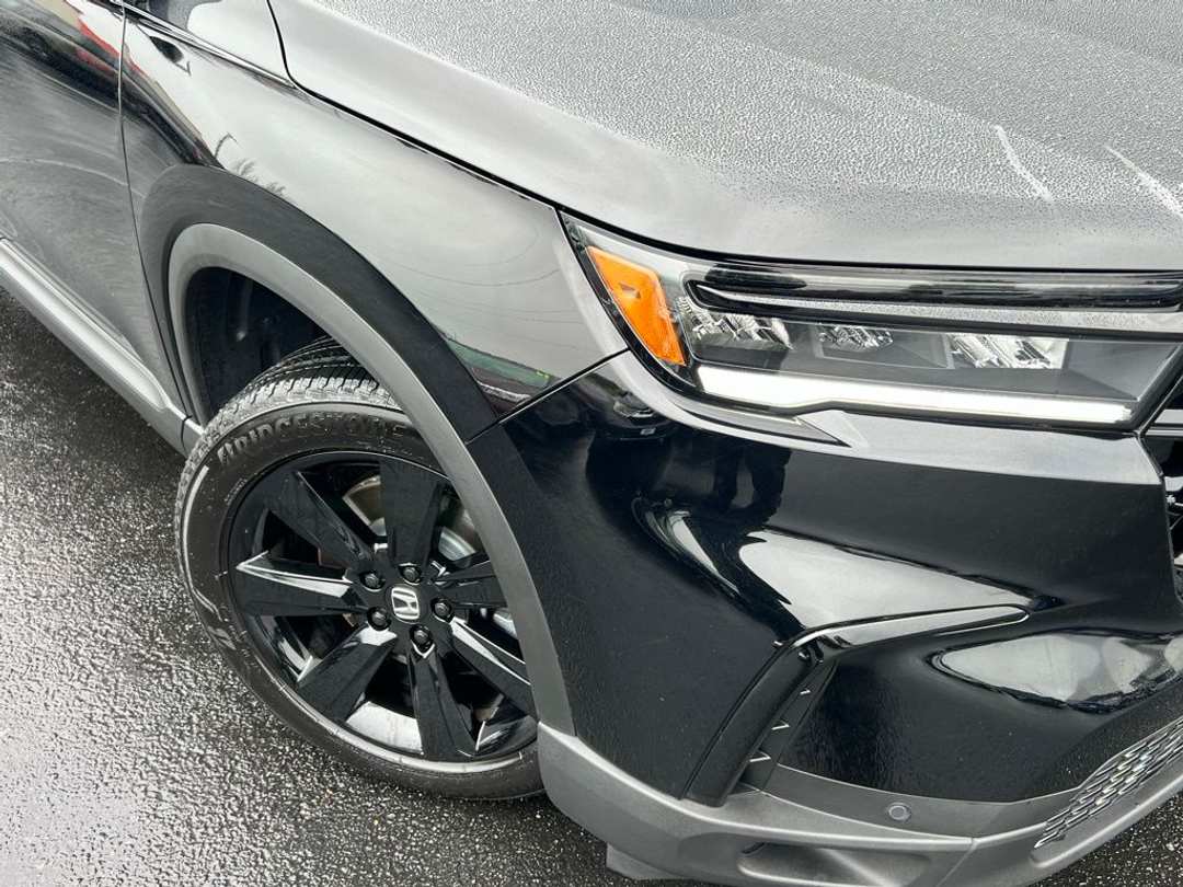 2025 Honda Pilot Black Edition - Image 2