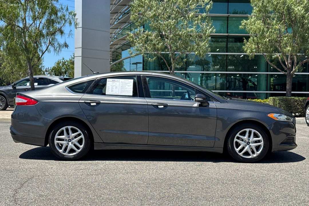 2015 Ford Fusion SE - Image 3