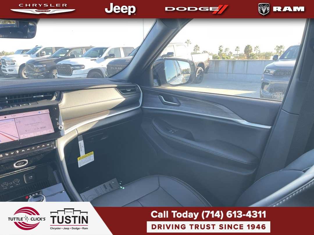 2027 Jeep Grand Cherokee Limited - Image 3