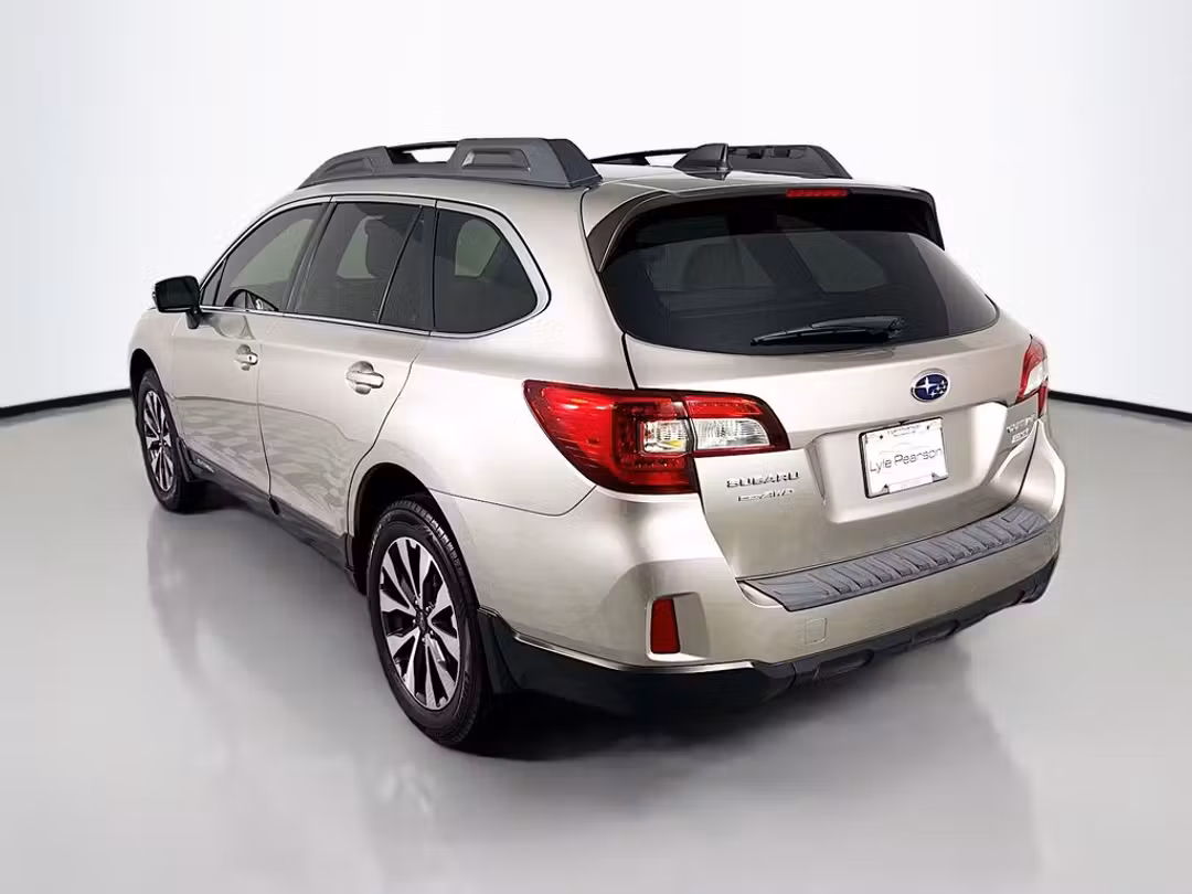 2017 Subaru Outback 2.5i - Image 3