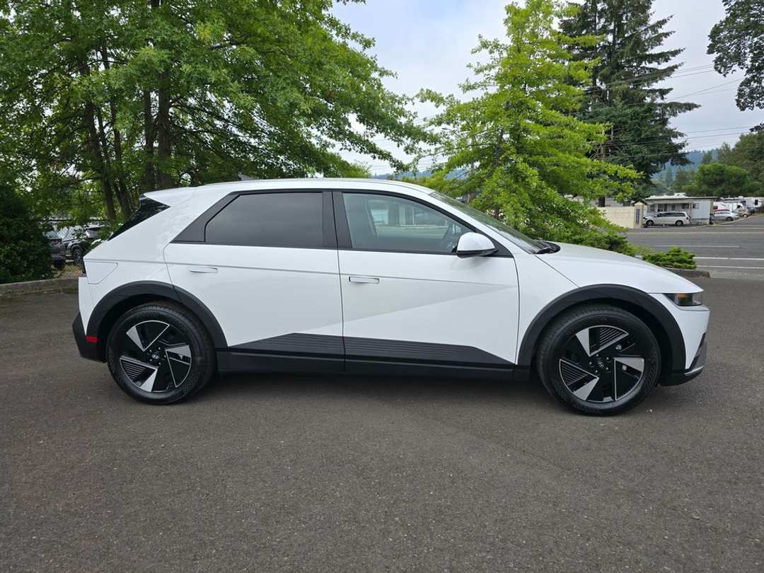 2026 Hyundai Ioniq 5 SE - Image 2