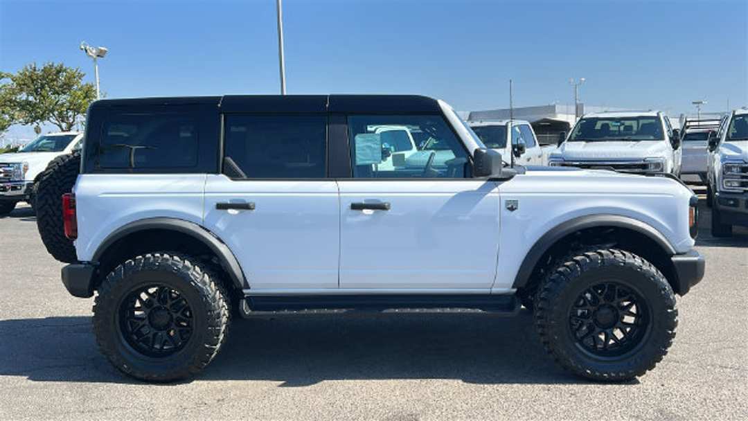 2026 Ford Bronco Big Bend - Image 2