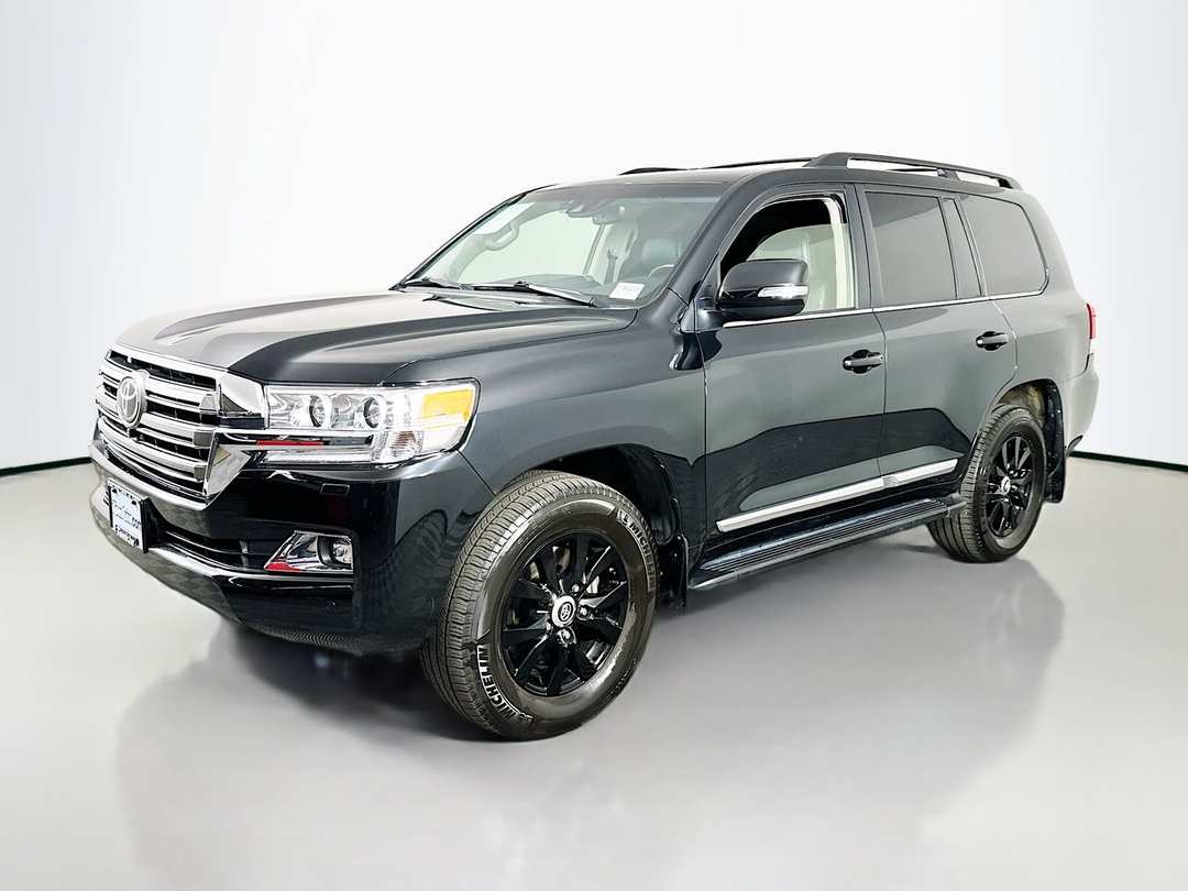 2017 Toyota Land Cruiser Base - Image 3