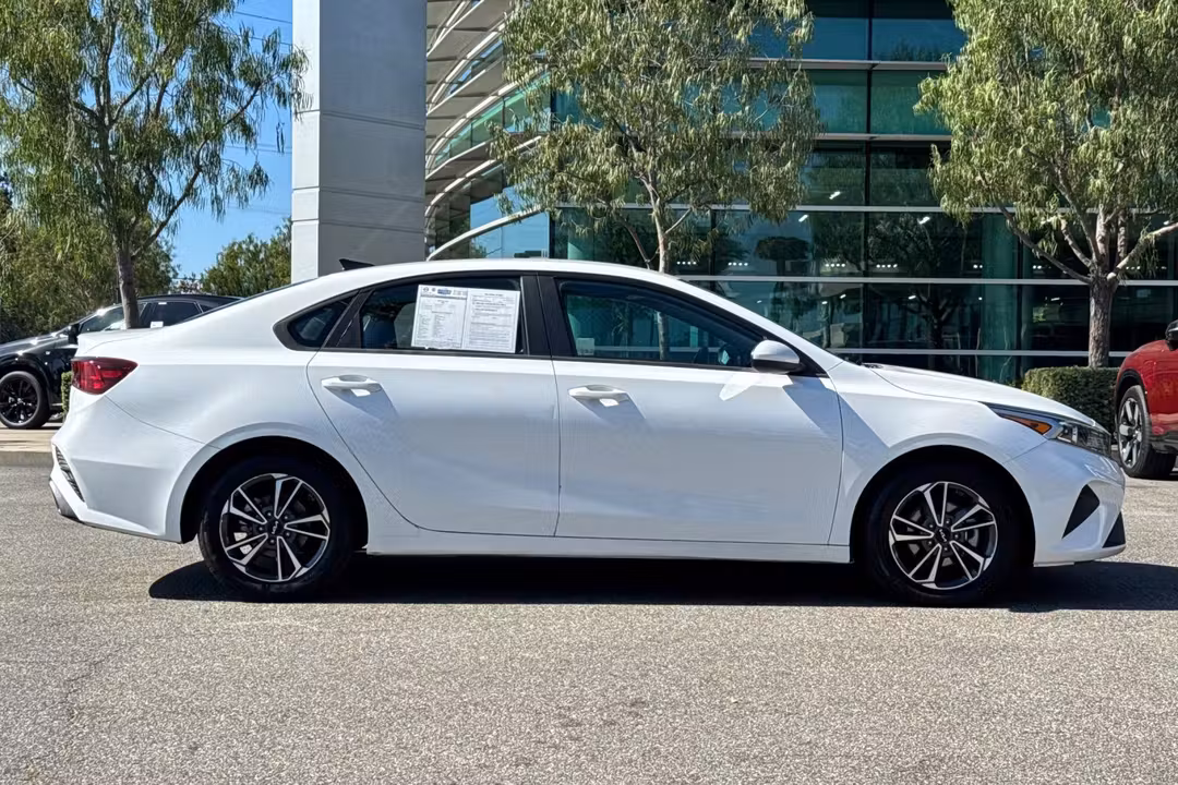 2022 Kia Forte LXS - Image 3