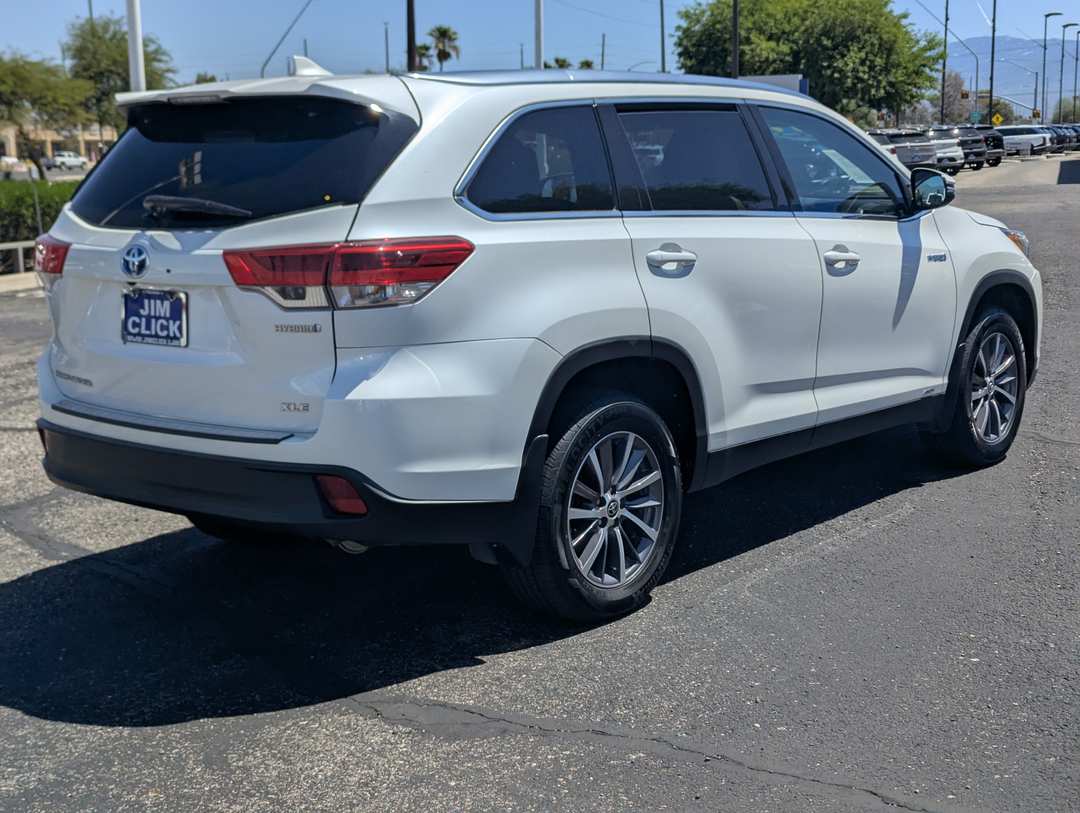 2019 Toyota Highlander Hybrid XLE - Image 2