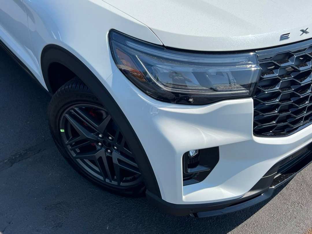 2026 Ford Explorer ST - Image 2